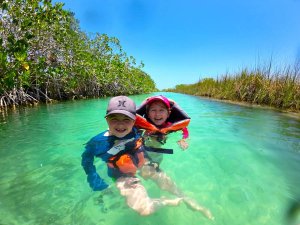 Mexico met kinderen bacalar zwemmen