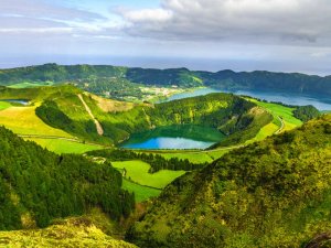 AzorenPortugal Sete Cidades Sao Miguel kratermeren blauw en groen