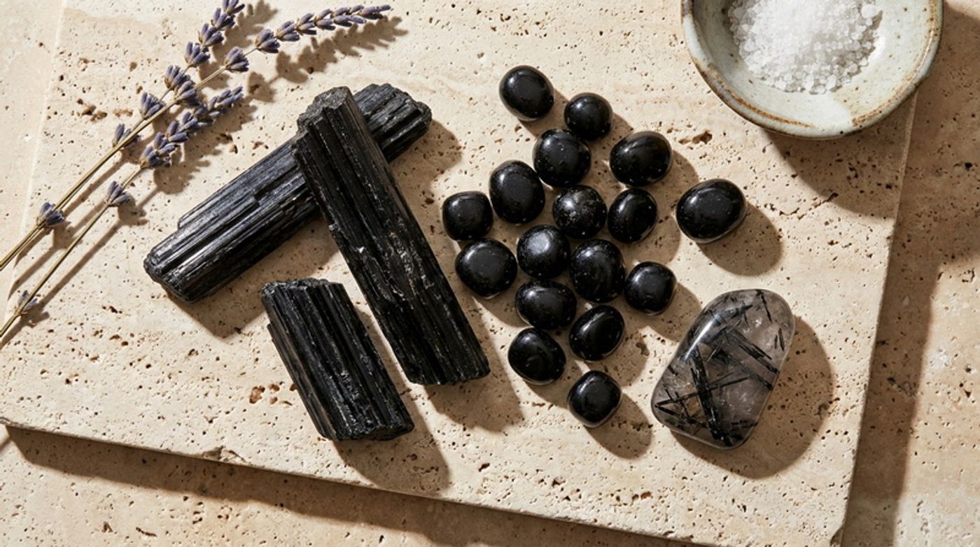 แบล็กทัวร์มาลีน (Black Tourmaline) หินแห่งการปกป้อง สรรพคุณและความหมาย | Amethez