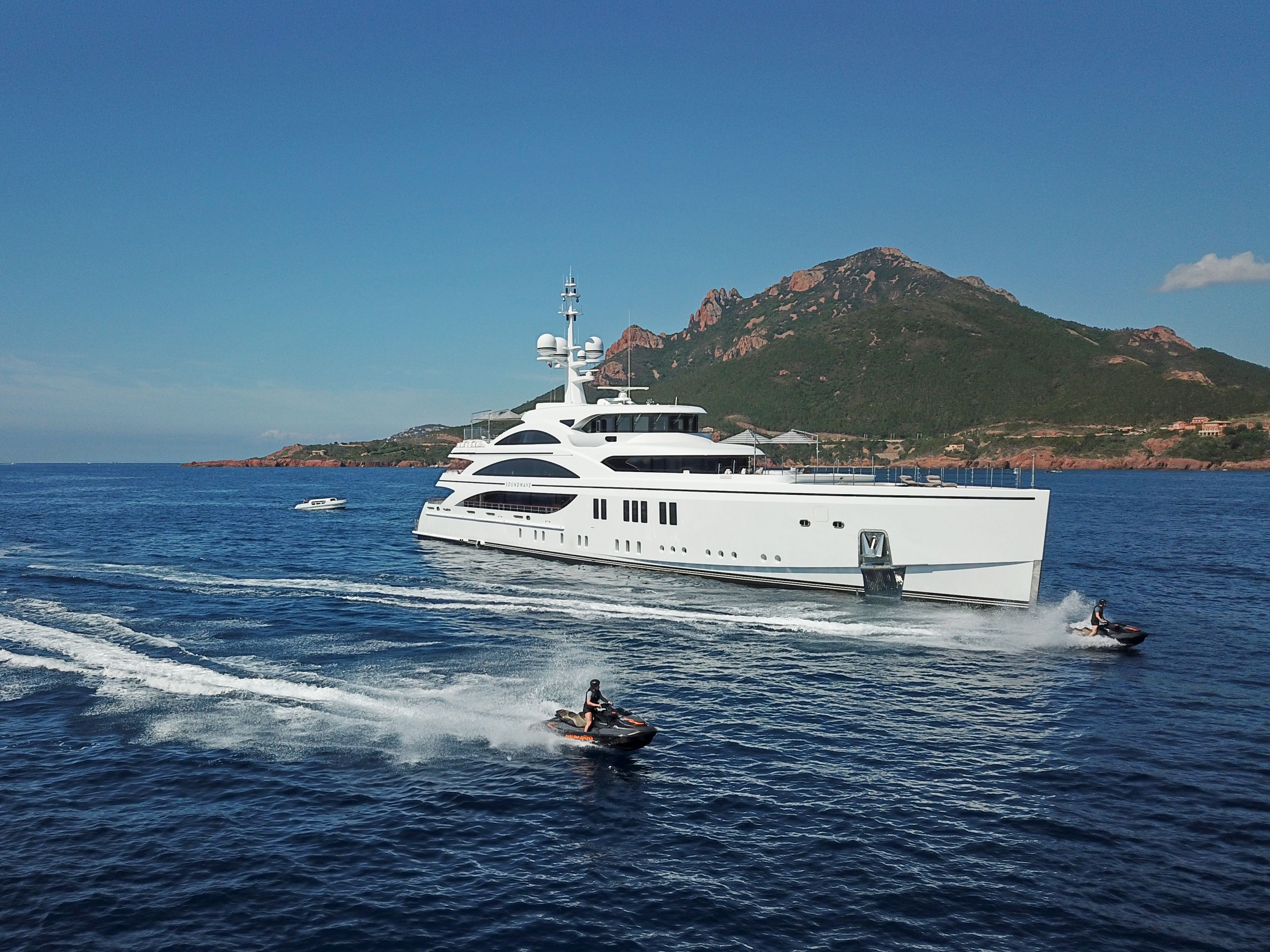 Top Caribbean Yacht Destinations for Winter 2025