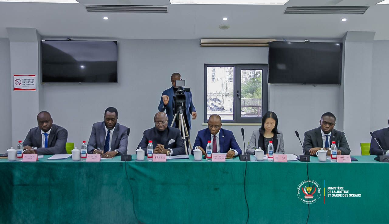 RDC – Chine : en mission à Pékin, le Ministre Guillaume Ngefa renforce la coopération judiciaire