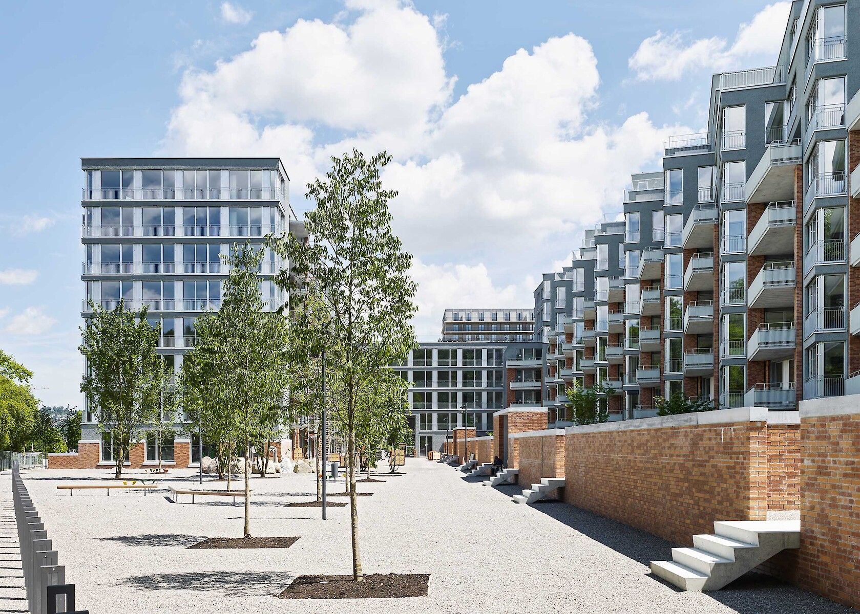 Quartier résidentiel Zürcher Freilager avec place et arbres