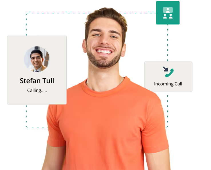 Homme souriant recevant un appel dans Allthings ECHO