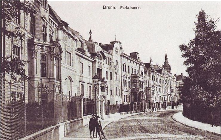 Pokládání Kamenů zmizelých za rodinu Fuhrmann