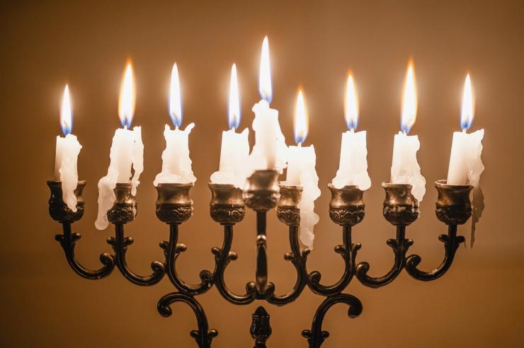 Společné zapálení chanukových svícnů