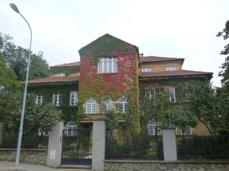 Vila Stern, Hroznová 10