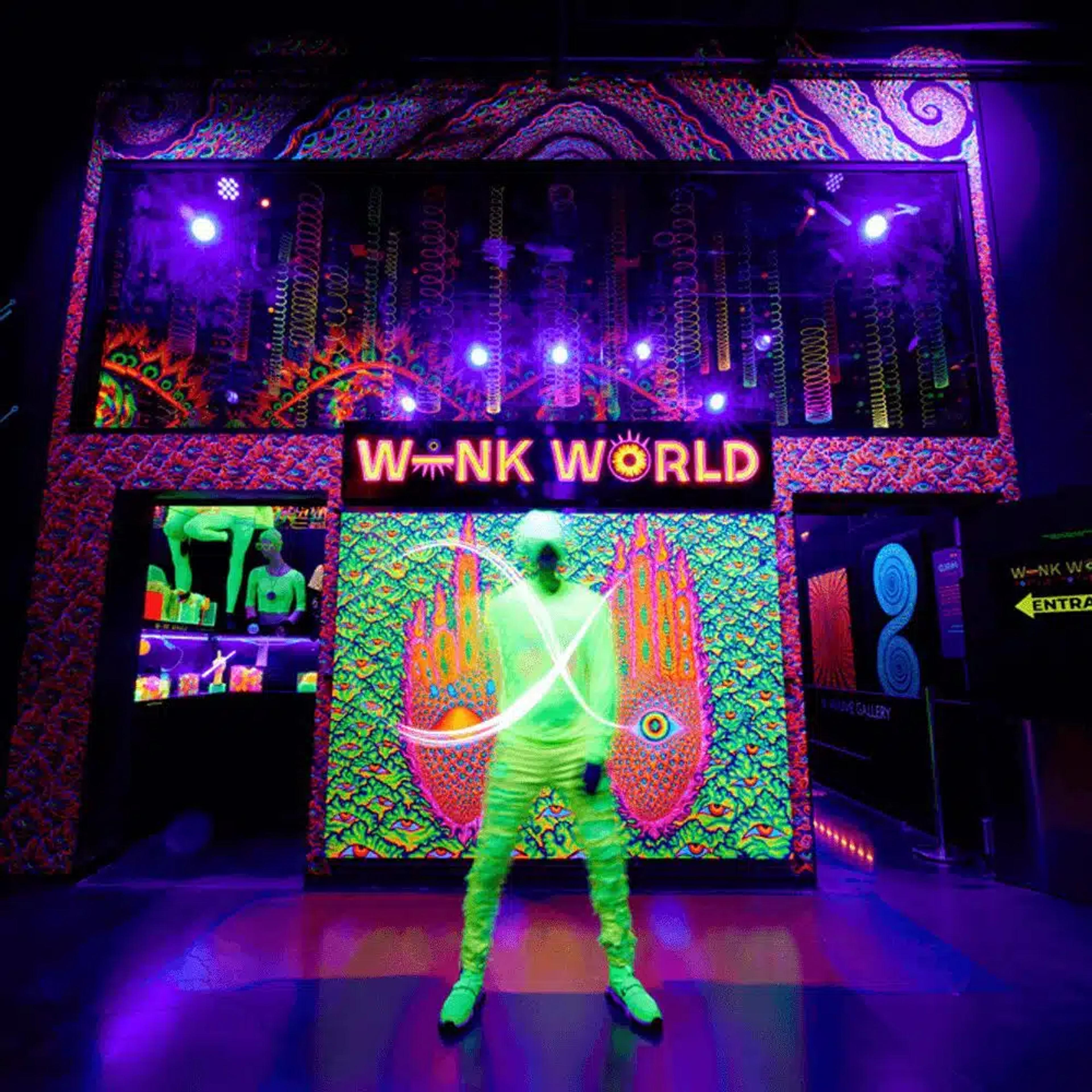 Aliume-wink-world
