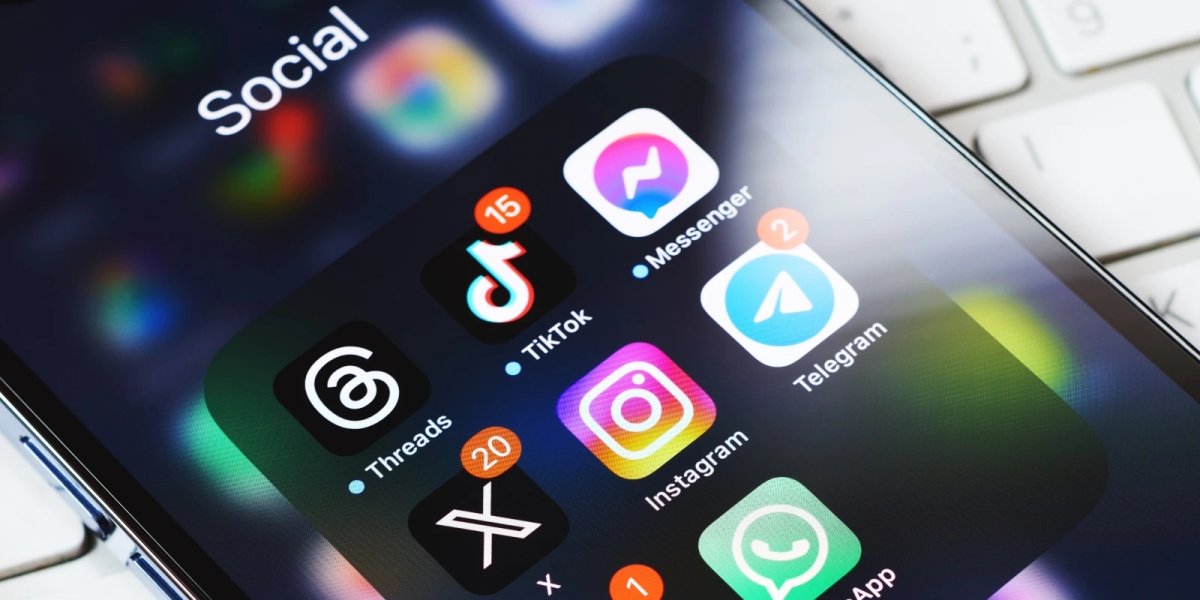 Smartphone screen showing social media app icons with notification badges.