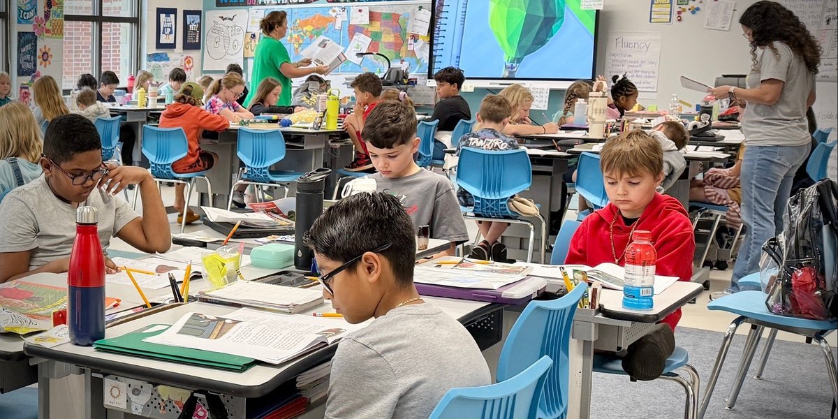 Classroom filled with elementary students.