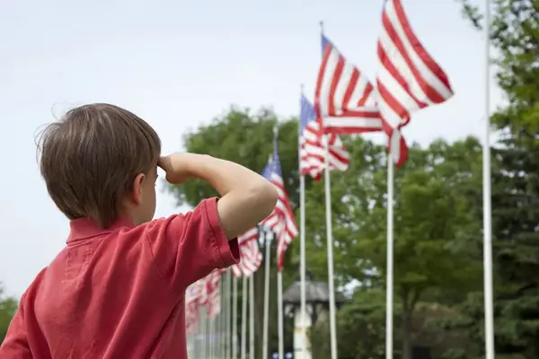 Commemorating Memorial Day with Kids: 5 Ways Your Family Can Build Traditions & Show Remembrance