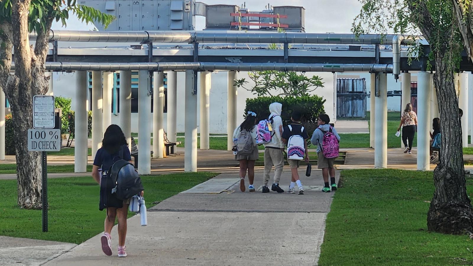School kids walk into a school.