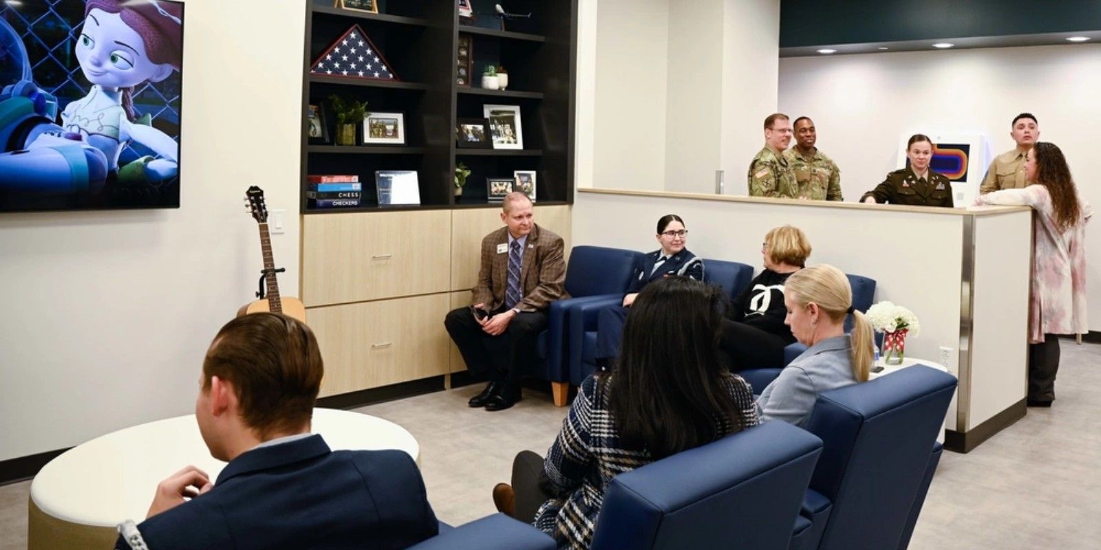Can Military Spouses Use the USO at Airports?