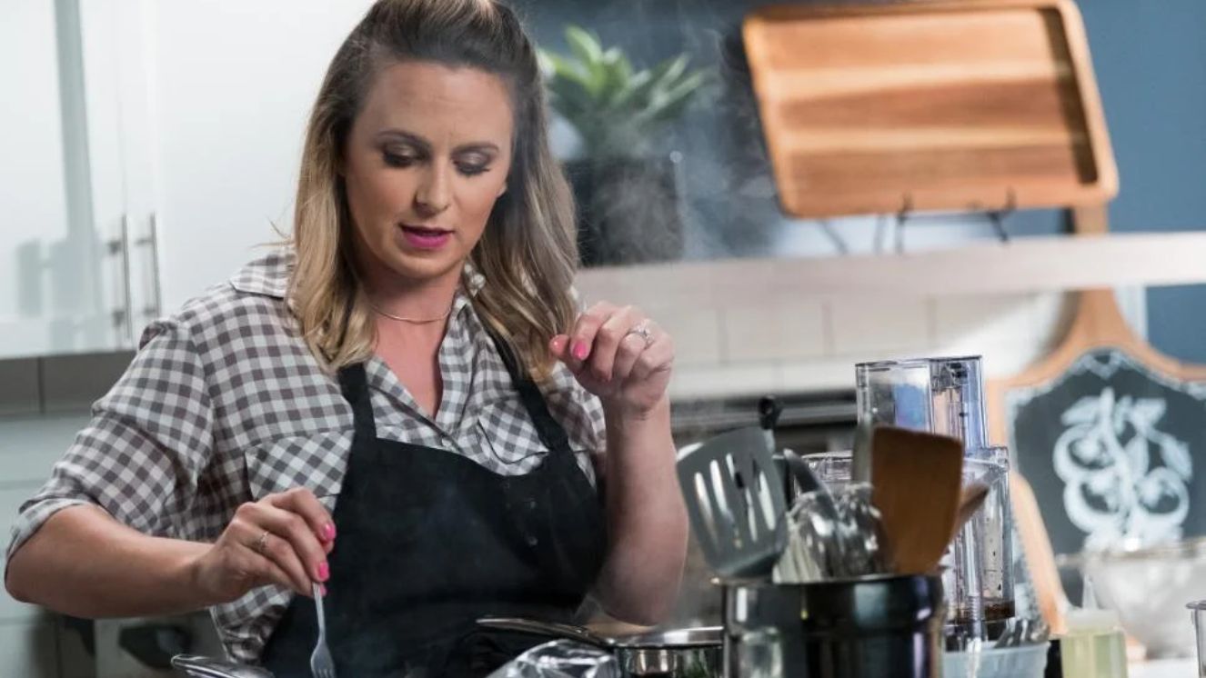 Food blogger Amy Pottinger, who lives in Honolulu, competes in the Food Network’s Food Network Star. Photo: Courtesy of Amy Pottinger