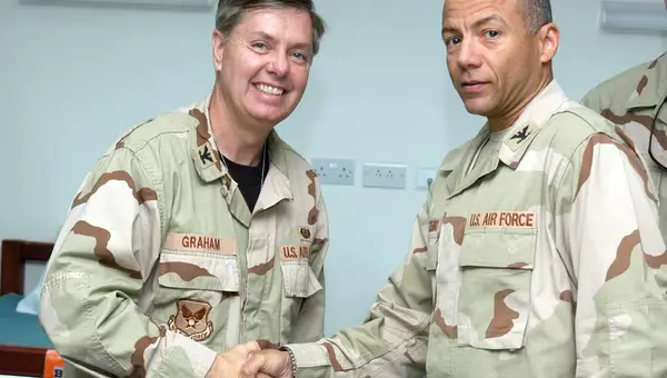 Lindsey Graham’s 33 Years in Uniform: The Air Force JAG Career Behind the Public Figure