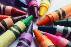 Array of crayons in a circle.