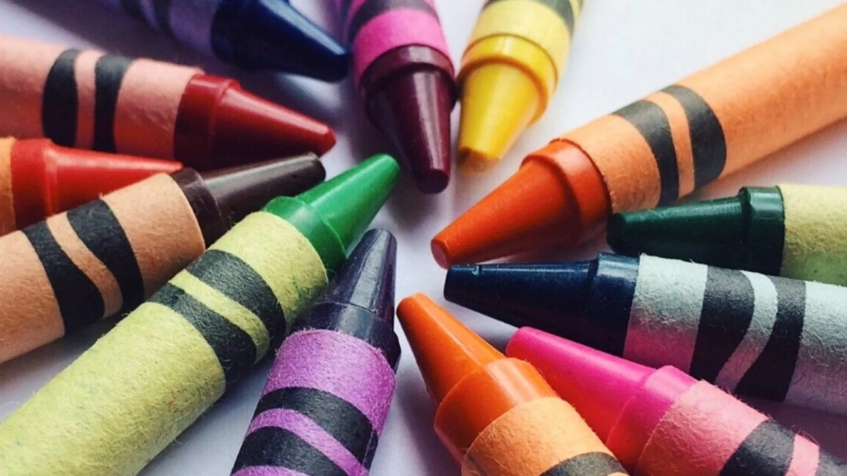Array of crayons in a circle.