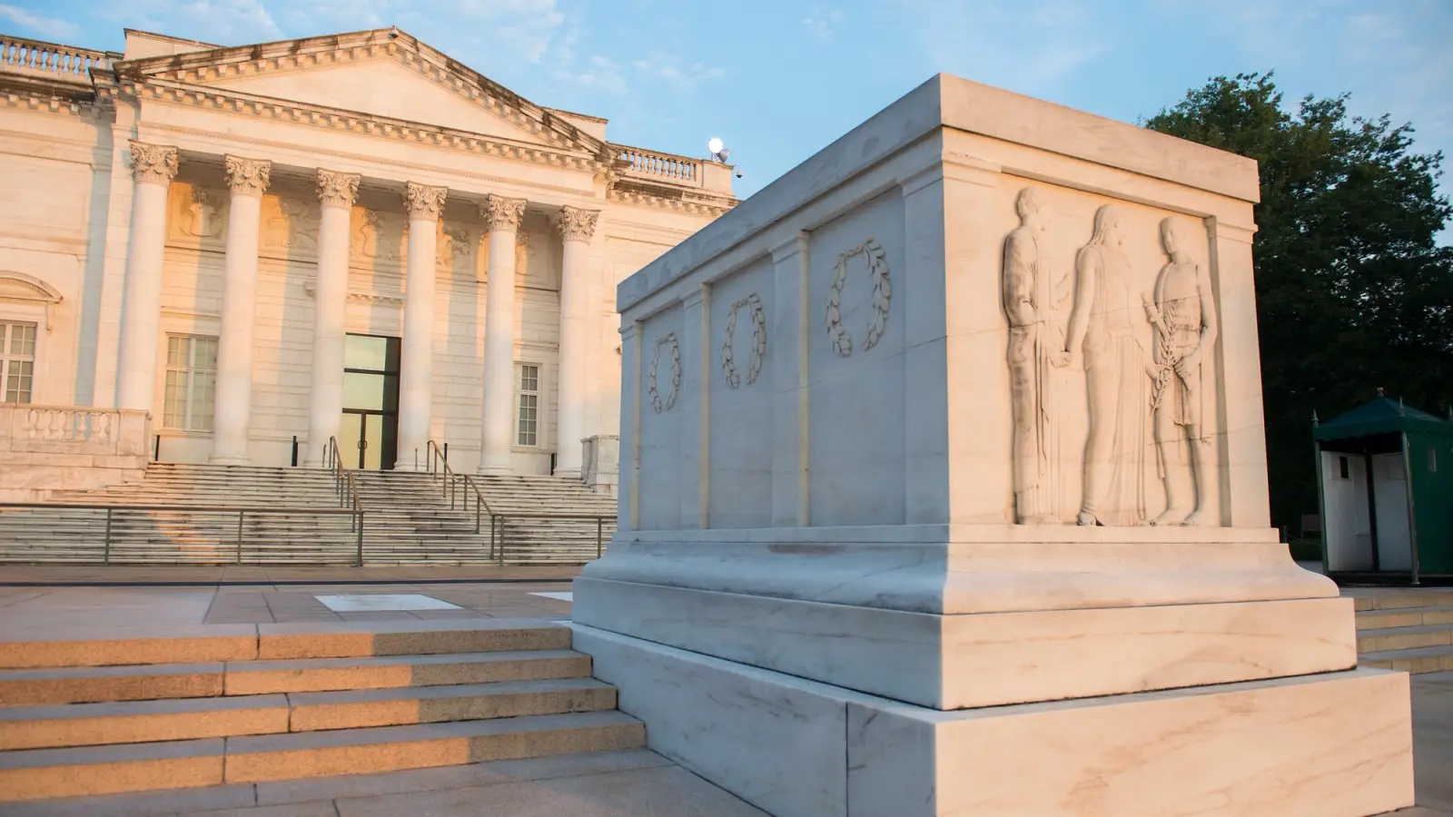 Wide-angle view of the Tomb of the Unknown Soldier.