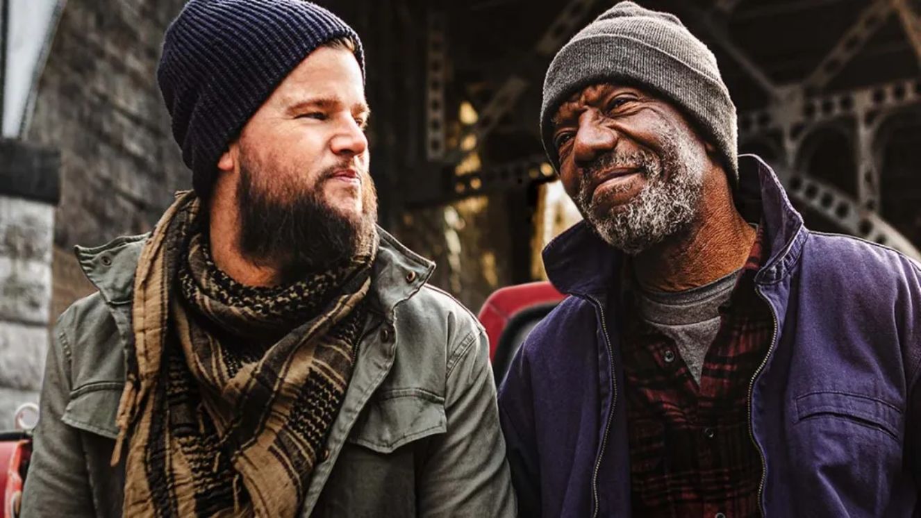 Two actors looking at each in a friendly way.