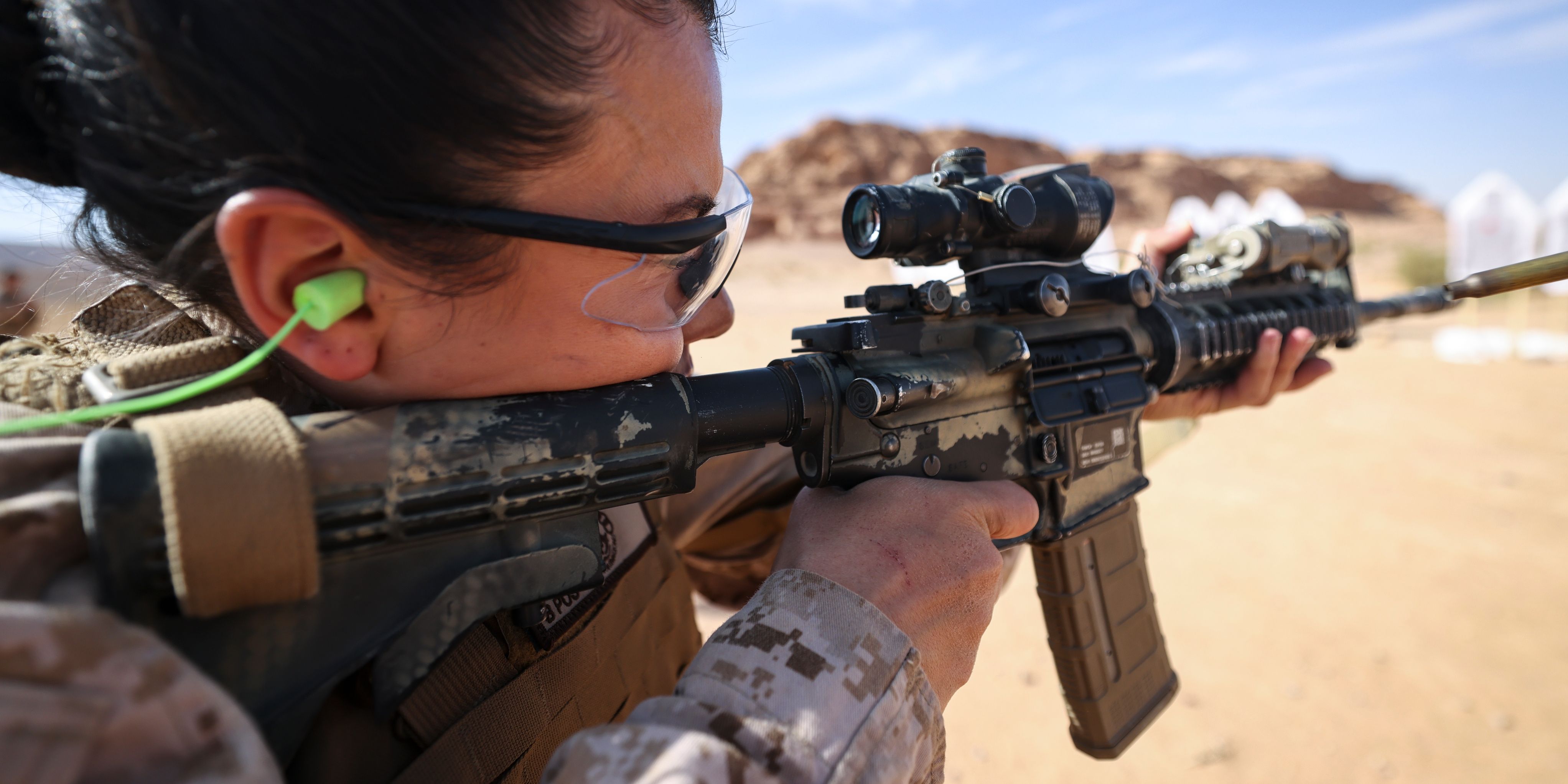 Pentagon Pushes Women-in-Combat Review to 2027