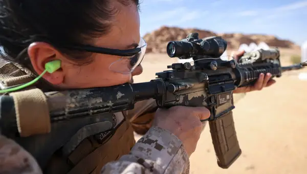 Pentagon Pushes Women-in-Combat Review to 2027
