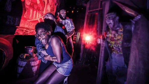 Halloween Horror Nights Military Discount Saves You Tons on Spooky Fun