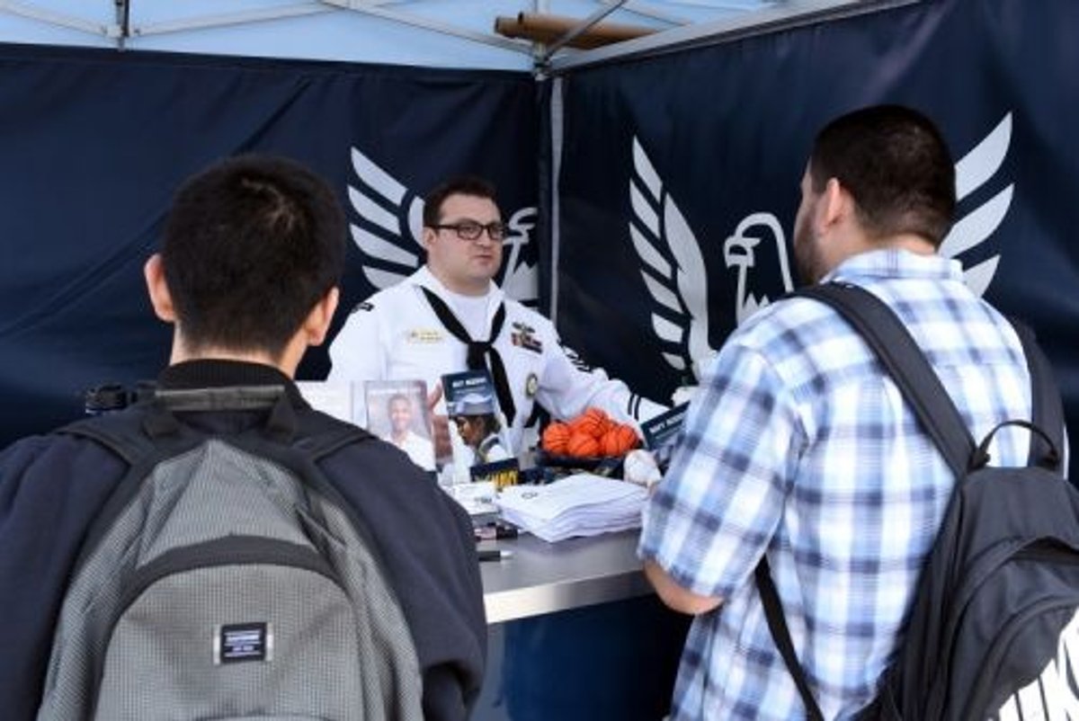 America's Navy's Virtual Reality Experience visits Victoria East High School