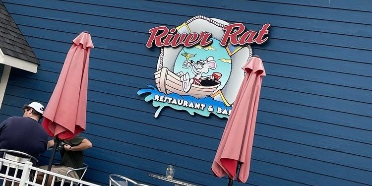 Outdoor sign for River Rat Restaurant & Bar.