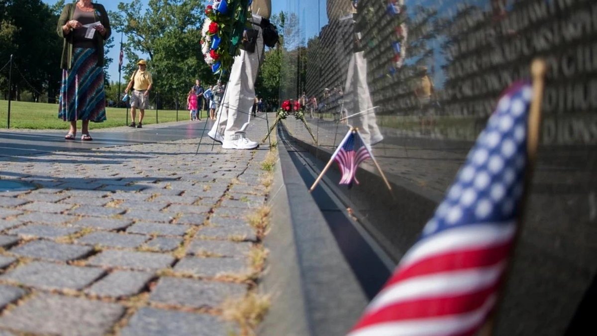 The Maya Lin Vietnam Memorial Design Overcame Many Obstacles