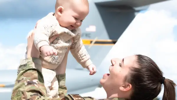 Pilot Program Reimburses Cost of Flying Family in to Watch Kids During a PCS