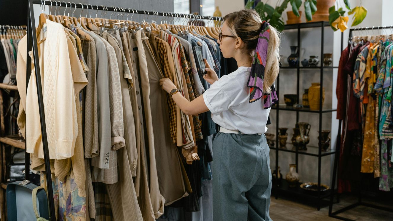 A woman shops for clothes, utilizing a discount specifically designed for military spouses.