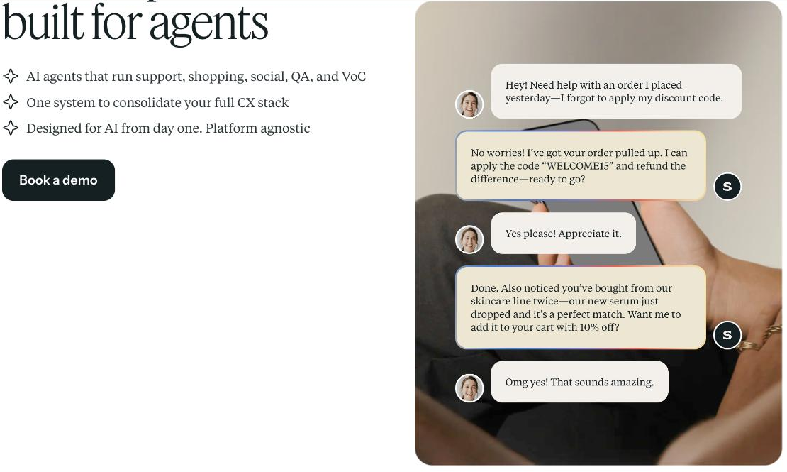 Siena AI product demo showing an empathic AI agent (labelled 'S') resolving a customer request: applying a discount code, refunding the difference, and recommending a matching serum with a discount, with the customer replying enthusiastically; feature bullets note agents run support, shopping, social, QA and VoC