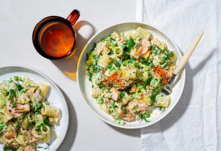Kremet laksepasta med erter og dill