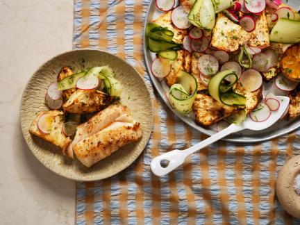 Biff stroganoff med glassnudler og syltet agurk