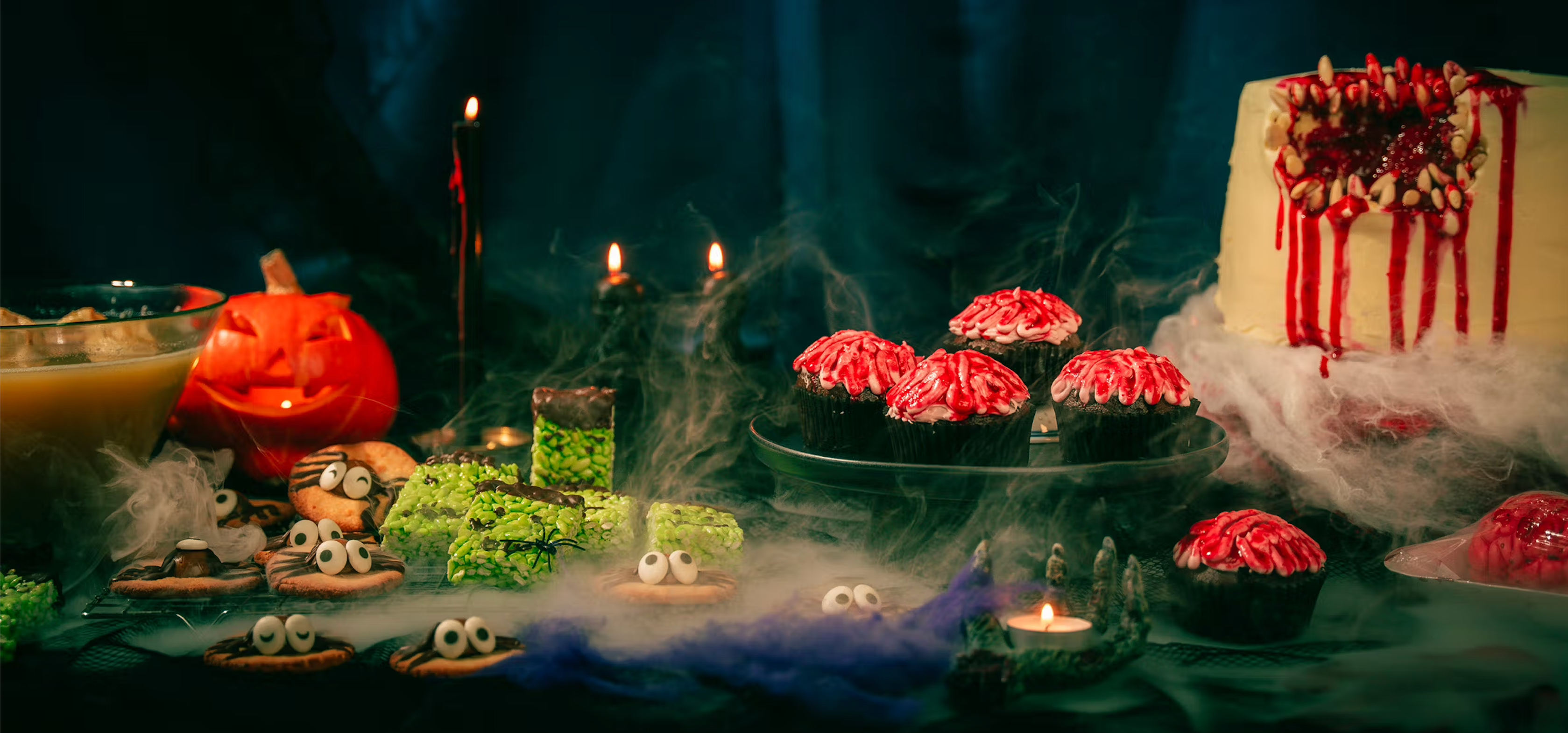 Halloween bord med masse skummelt