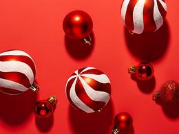 På bildet syns flere julekuler