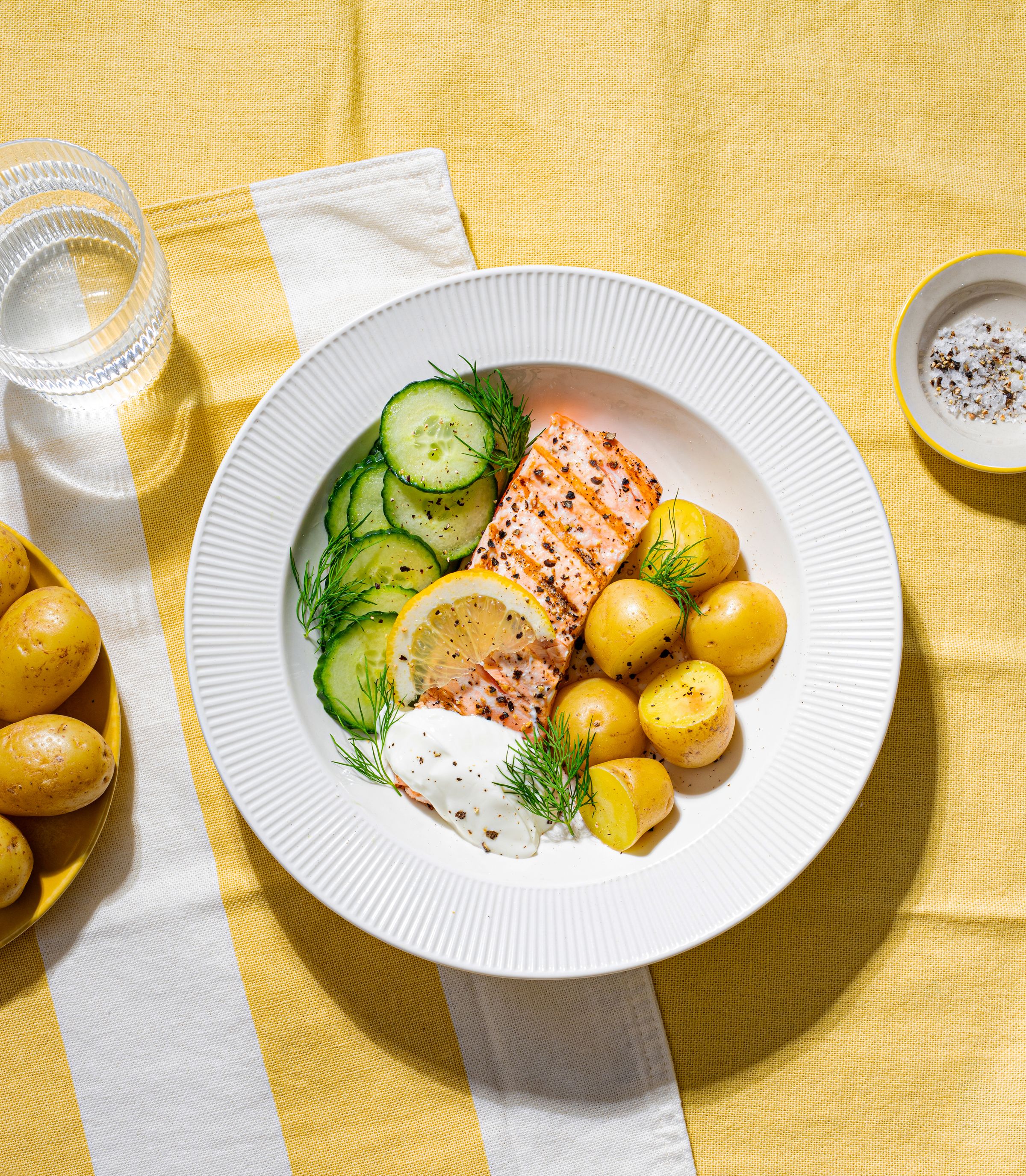 Grillmiddager med få ingredienser og oppskrifter i 3 enkle steg. Dette er middagene du faktisk rekker å lage. Kort handleliste, lite styr og masse smak. Og ja – det smaker fortsatt skikkelig sommer.