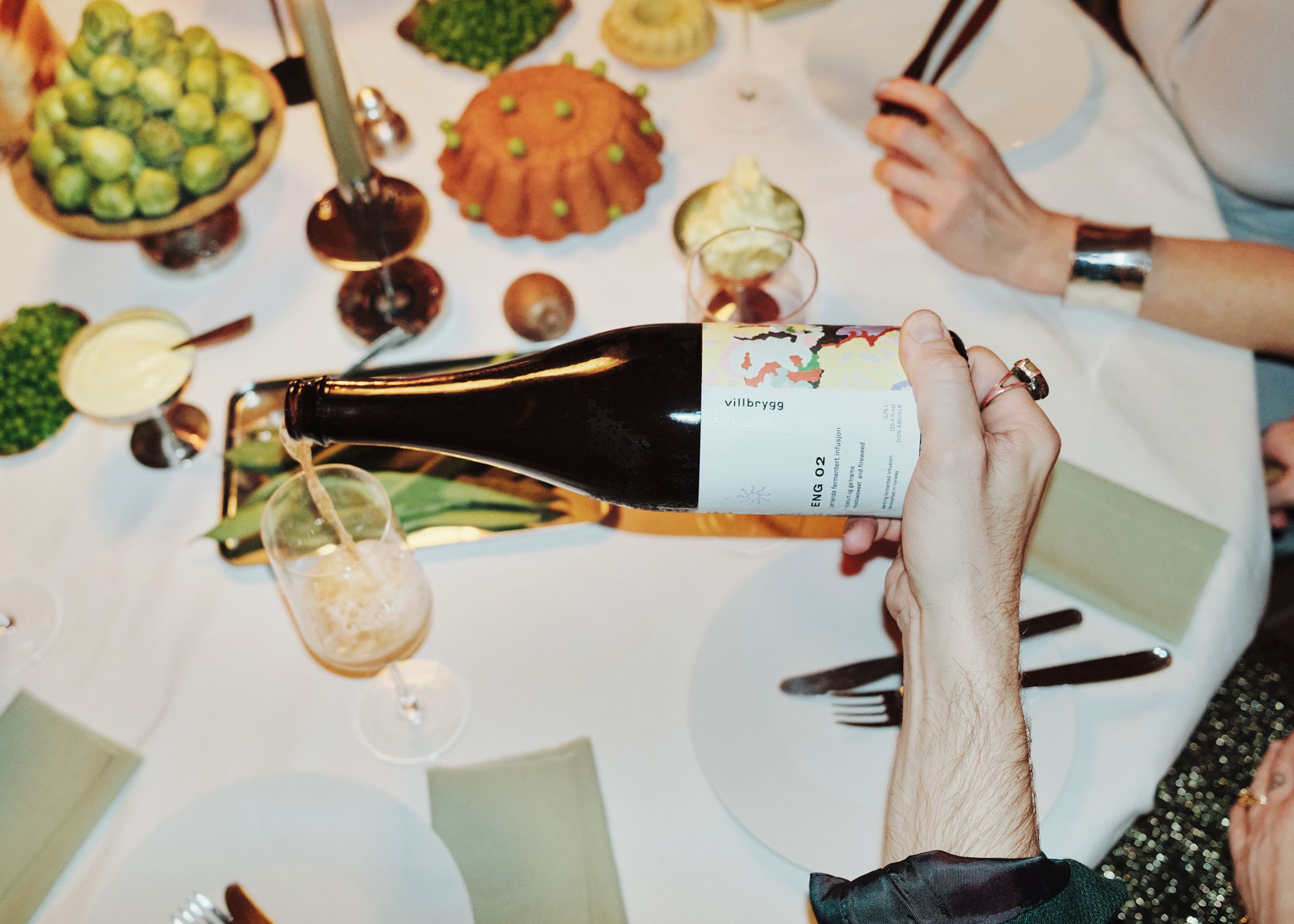 Bildet inneholder Villbrygg drikk som tilbehør til en god middag.
