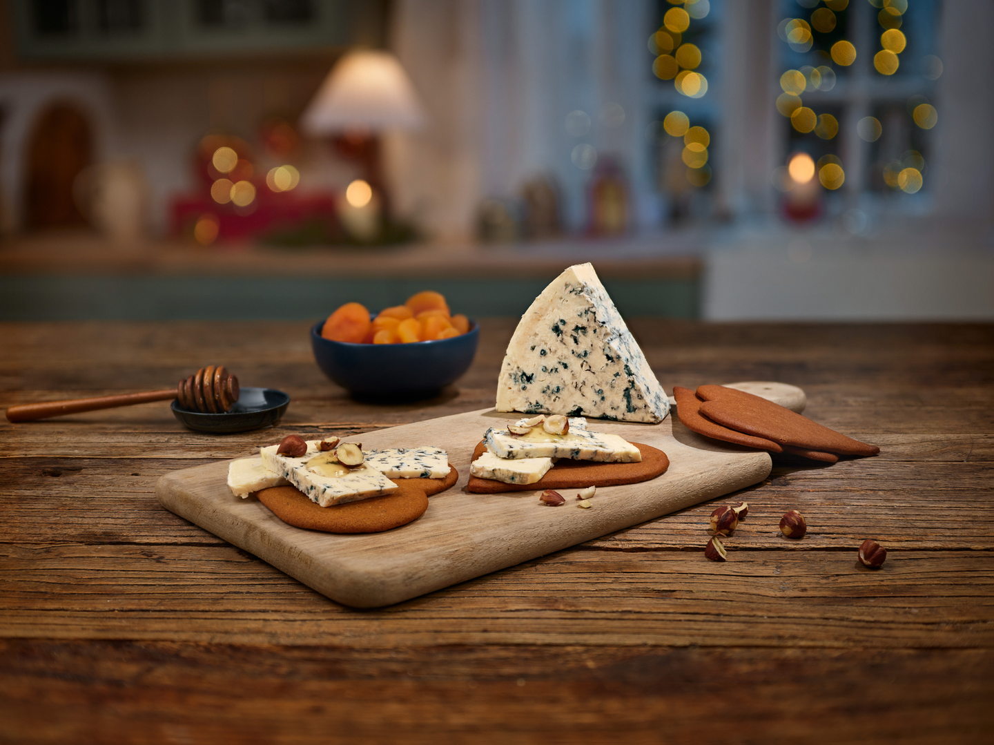 Bildet inneholder Selbu blå og pepperkaker.