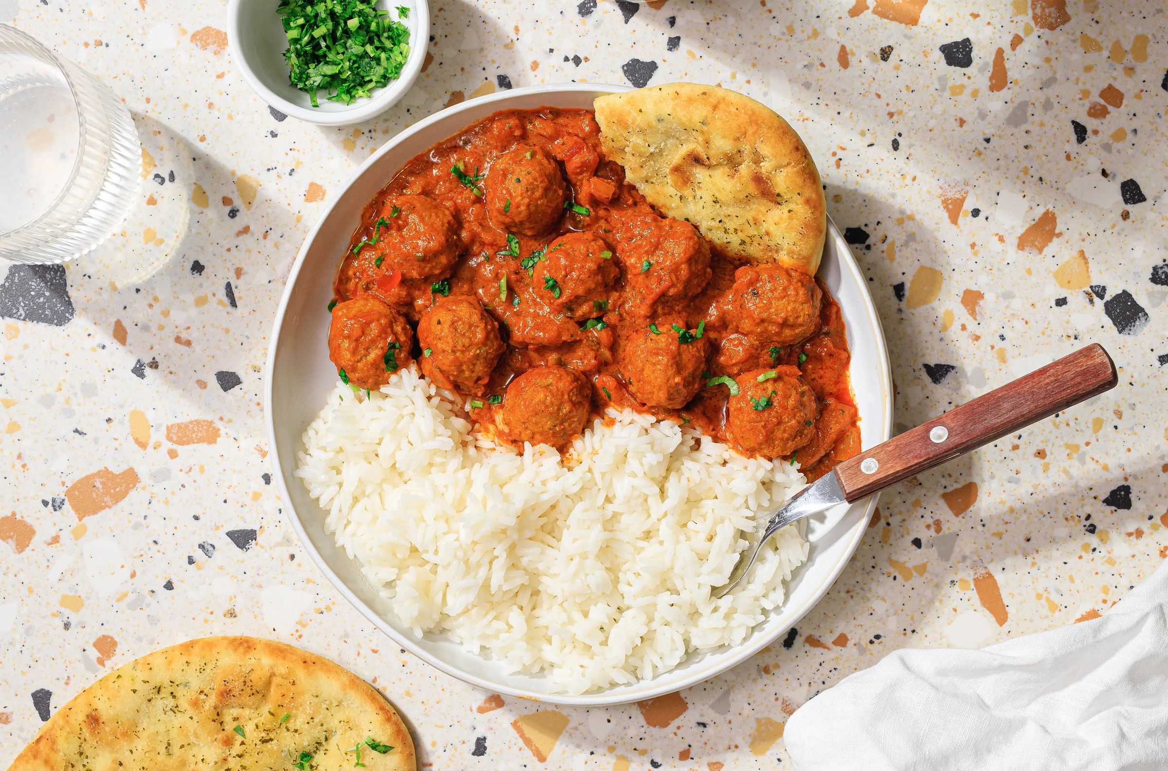 Butter chicken med kjøttboller