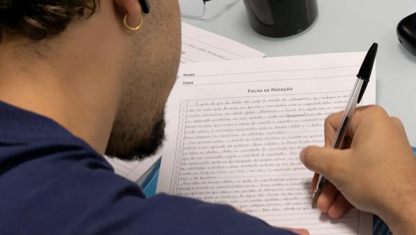 Redação ENEM: como dominar o eixo temático da saúde e treinar do jeito certo
