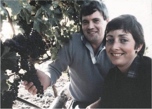 Ernie and Jane Hunter in the 1980s, with a bunch of grapes. 