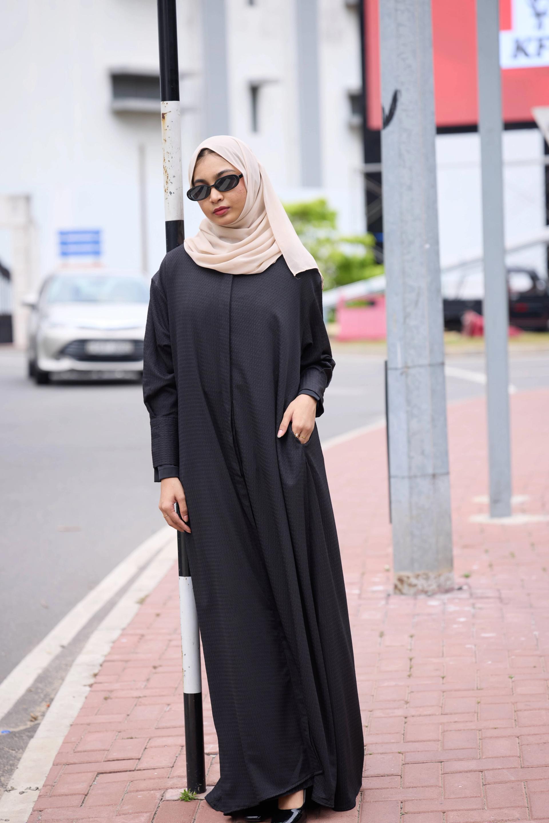 The Modest Drop - Black