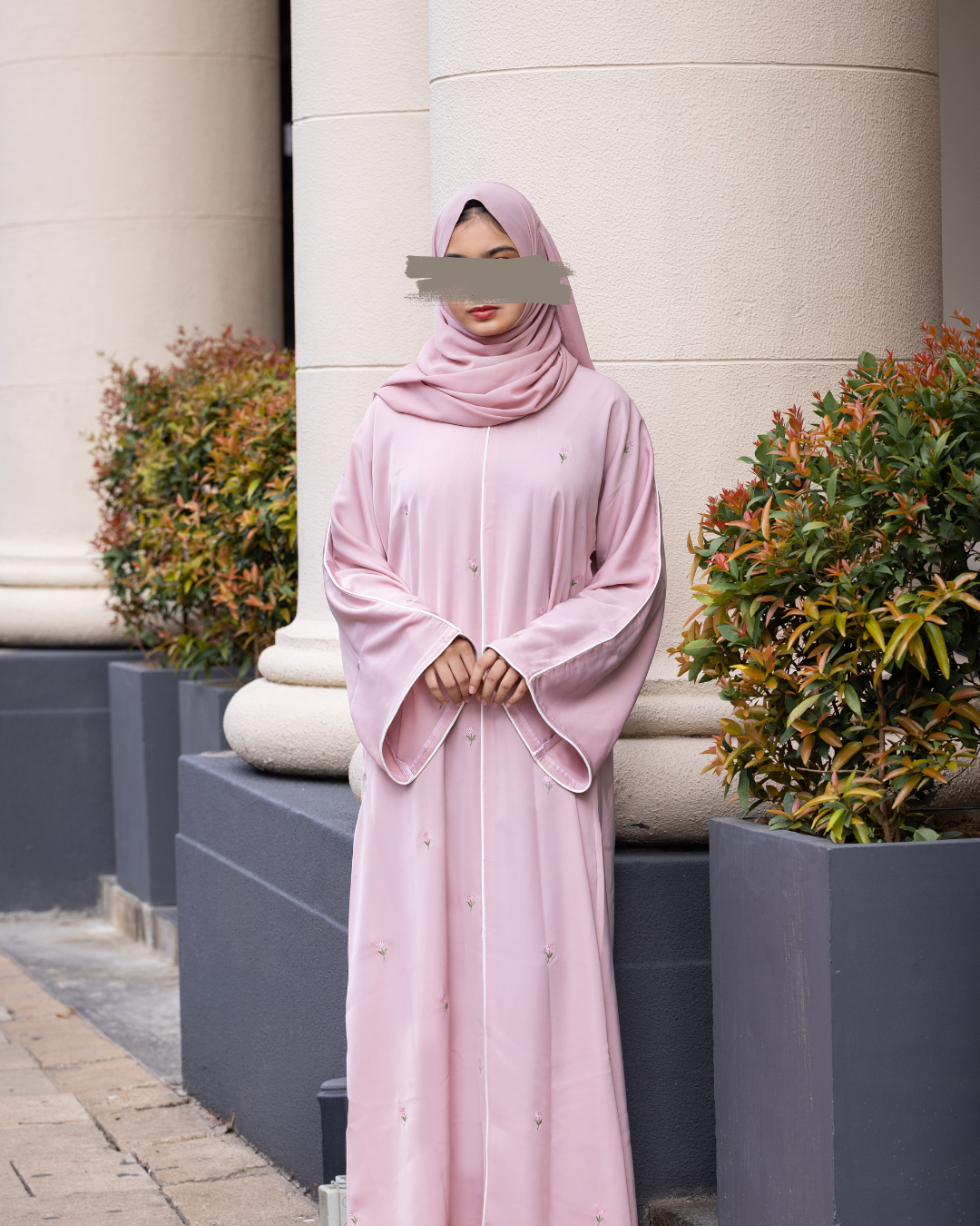 Tulip Embroidered Abaya - Pink