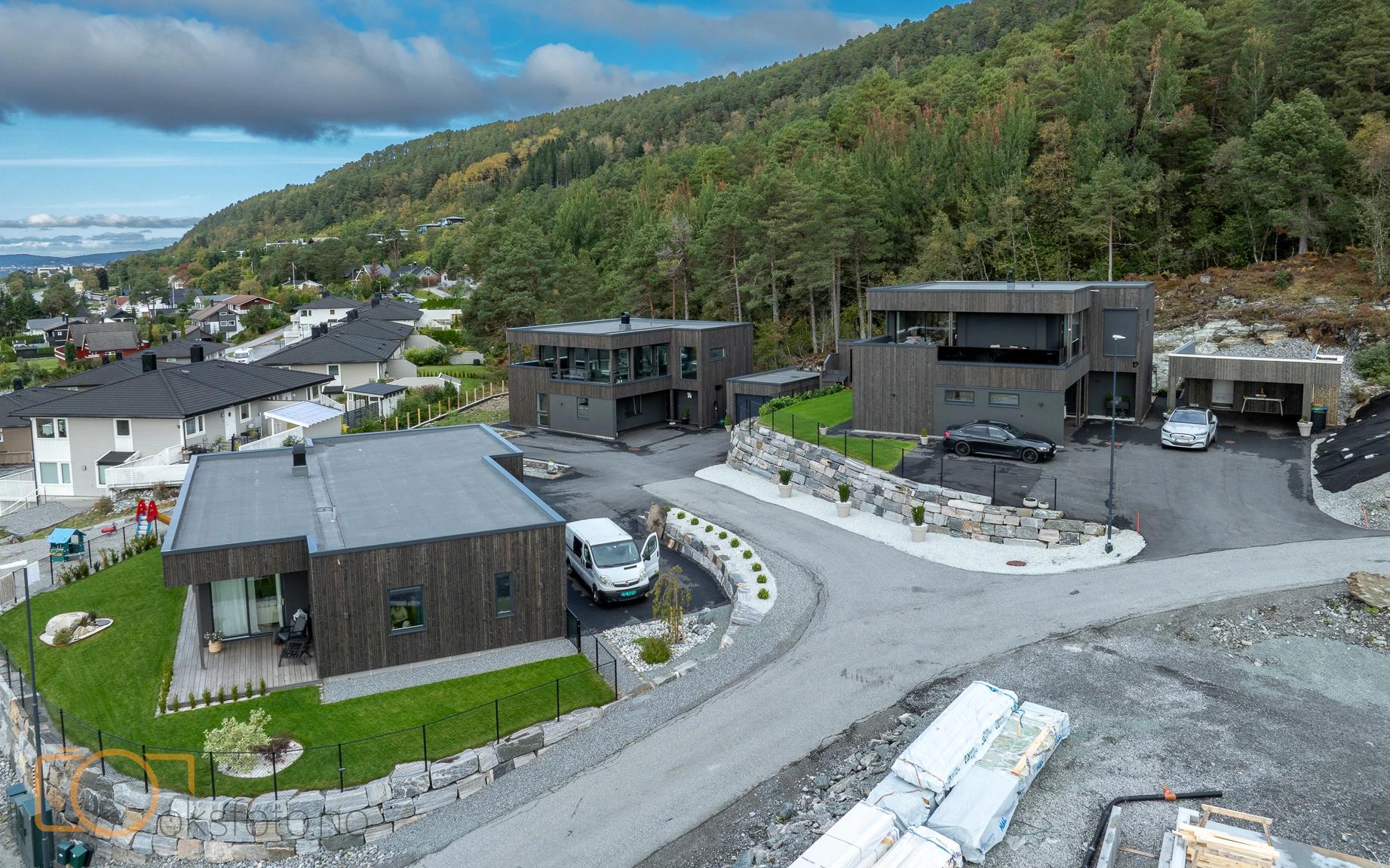Tverasvingen