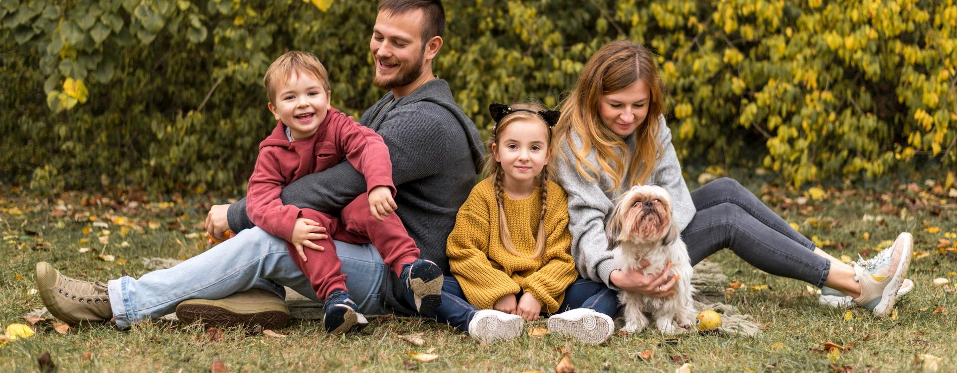 familie-mit-hund-im-freien-tierfotografie-preise