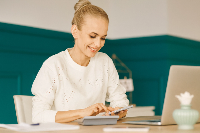 Jongvolwassenen onzeker over financiële kennis, vertrouwen eerder op AI