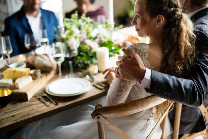Vervelende dresscode en te lange speeches: zo denken Belgische gasten écht over bruiloften