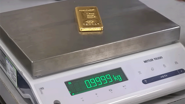 weighing a 1 kilogram gold bar
