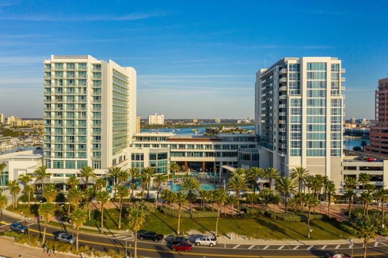 Photographing Beachfront Resort Hotel Exteriors: The Frame That Sells the Stay