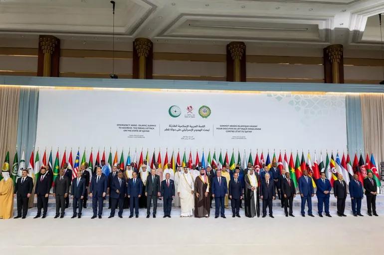 Qatari Emir Sheikh Tamim bin Hamad Al Thani poses for a group picture with leaders and other officials at the 2025 Arab-Islamic emergency summit in Doha on September 15, 2025 [Qatar News Agency/ AFP]